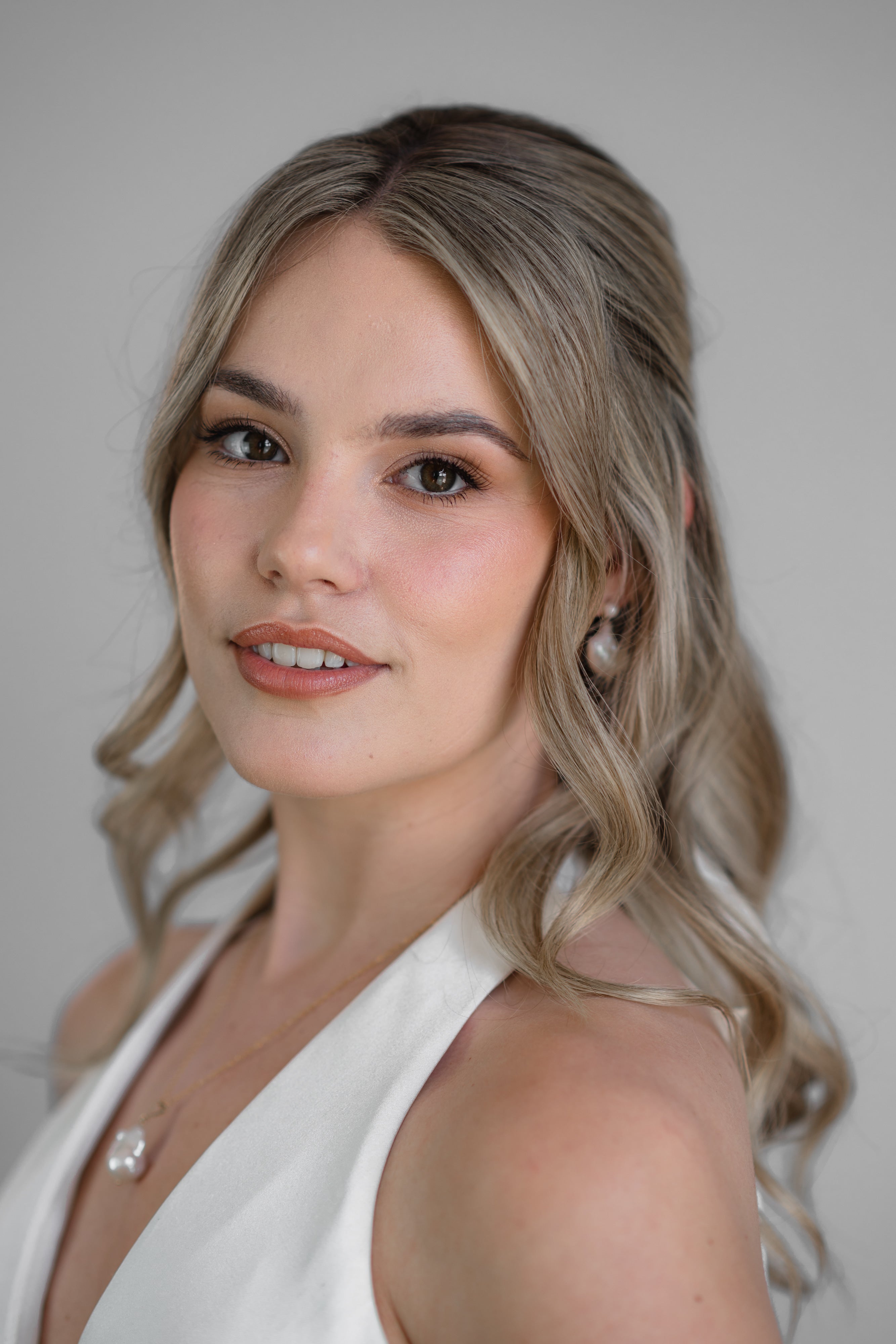 Baroque pearl jewellery earrings and pearl necklace