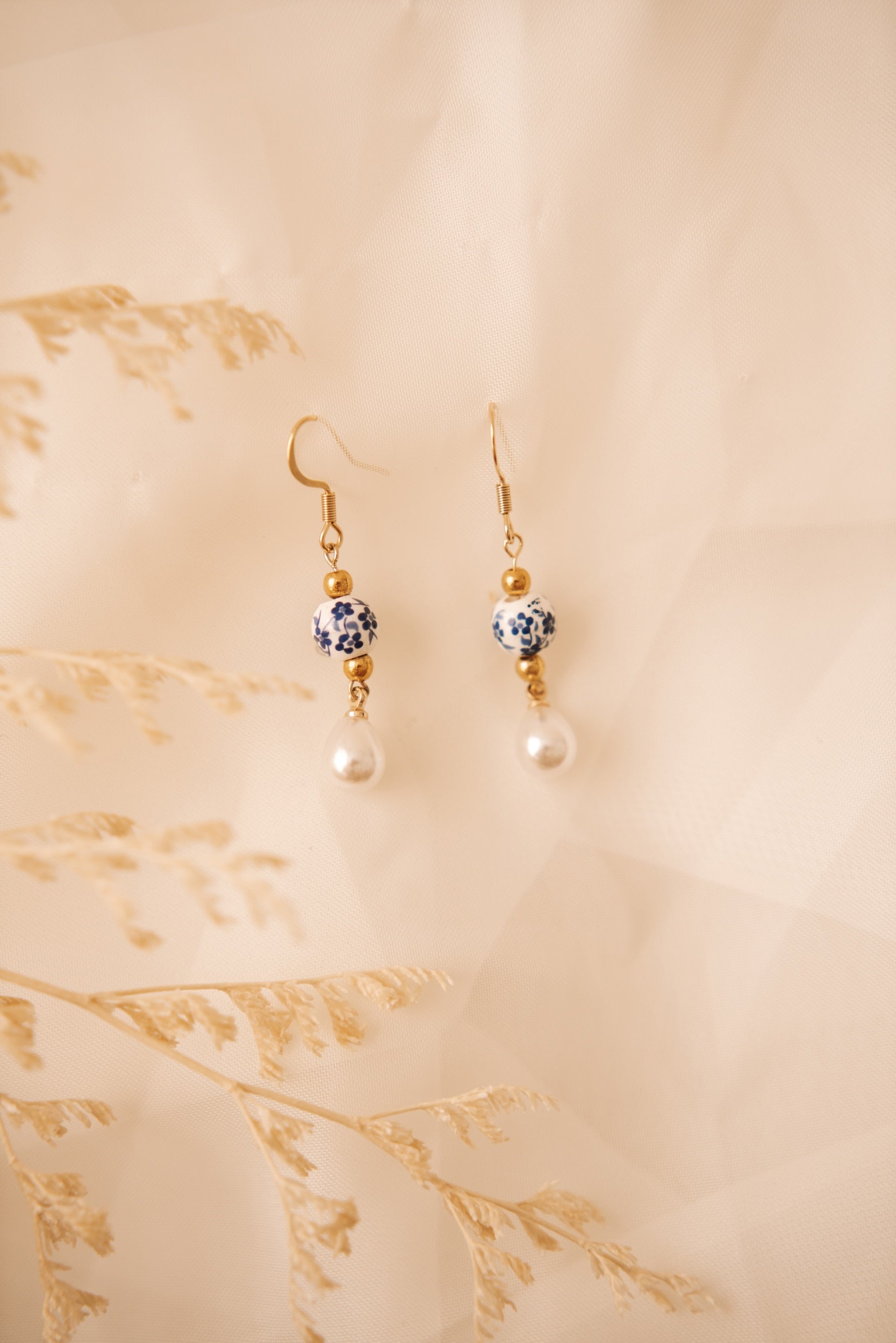 Isla Porcelain & Pearl Earrings