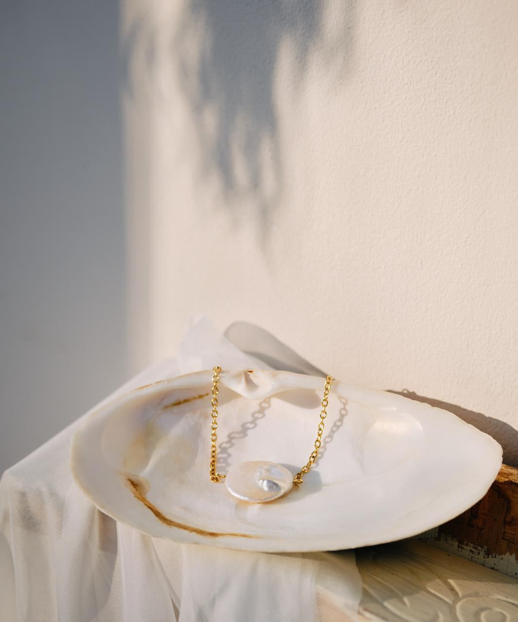 The ‘Elena’ bracelet  large coin pearl image 0