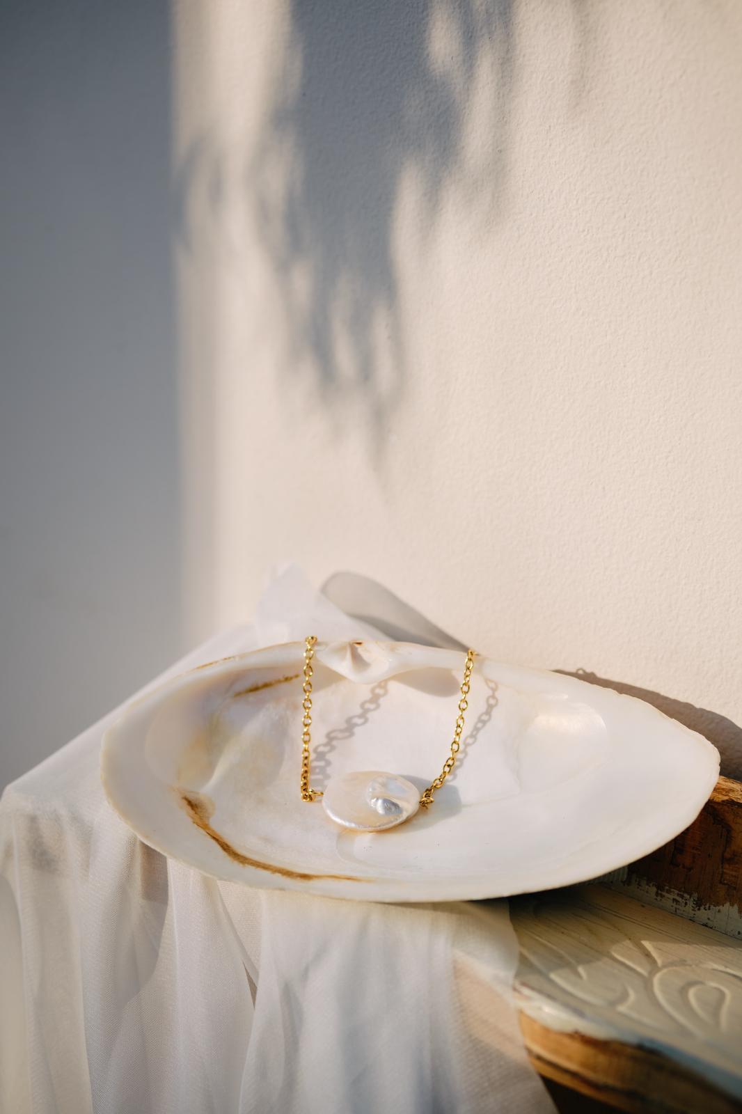 The ‘Elena’ bracelet  large coin pearl image 0