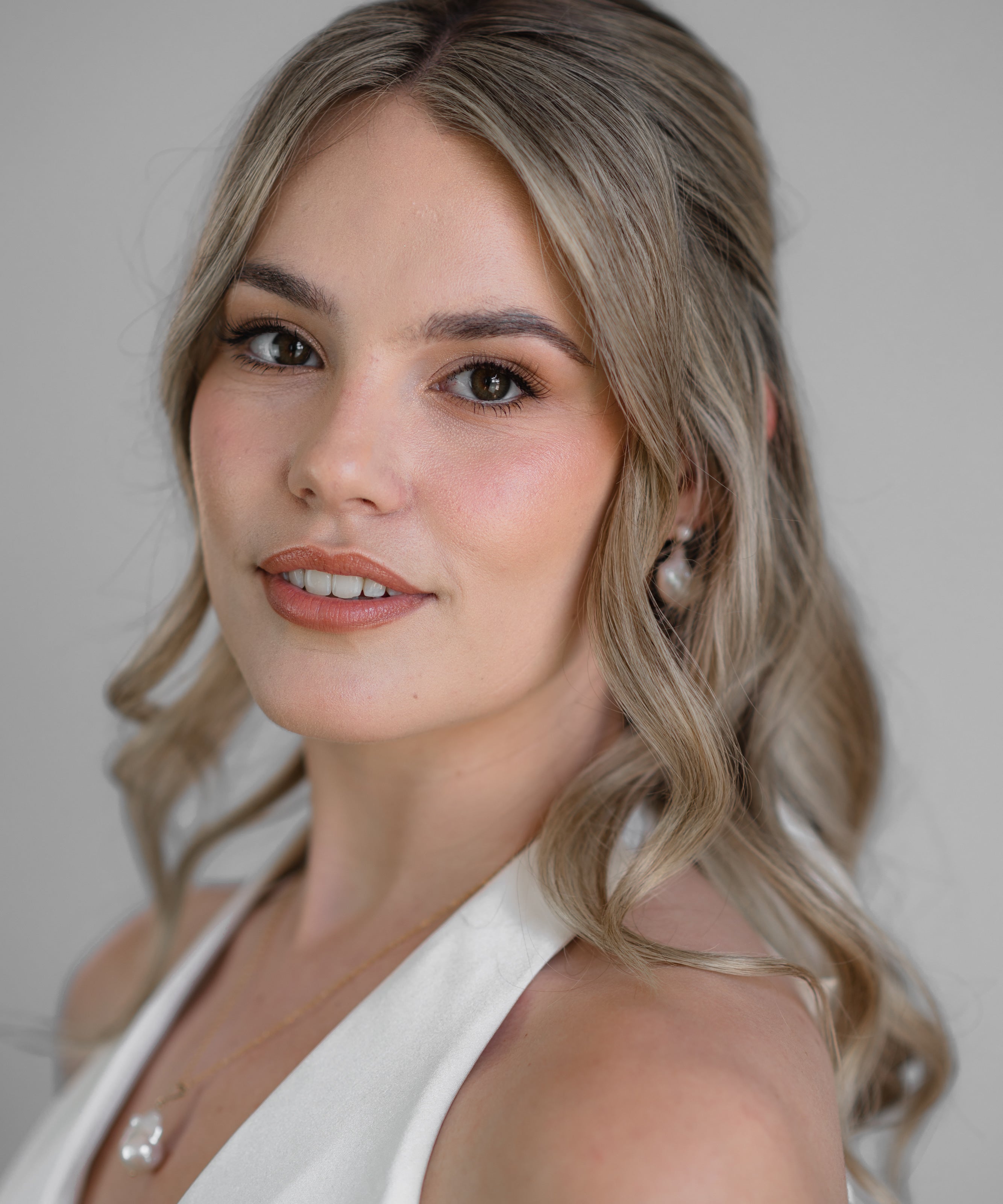 Baroque pearl jewellery earrings and pearl necklace